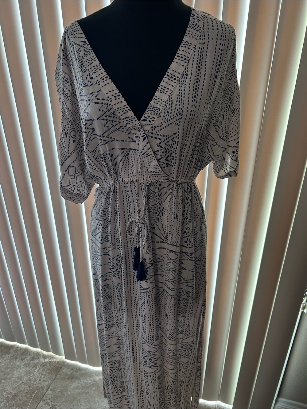 White and Navy Printed Tie string Maxi  Dress size medium by Spiaggio Dolce.